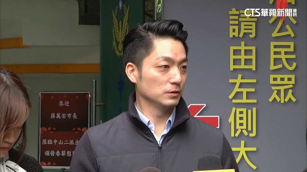 除夕PK廚藝！蔣出絕招「告白氣球」　侯用「按摩」拚了