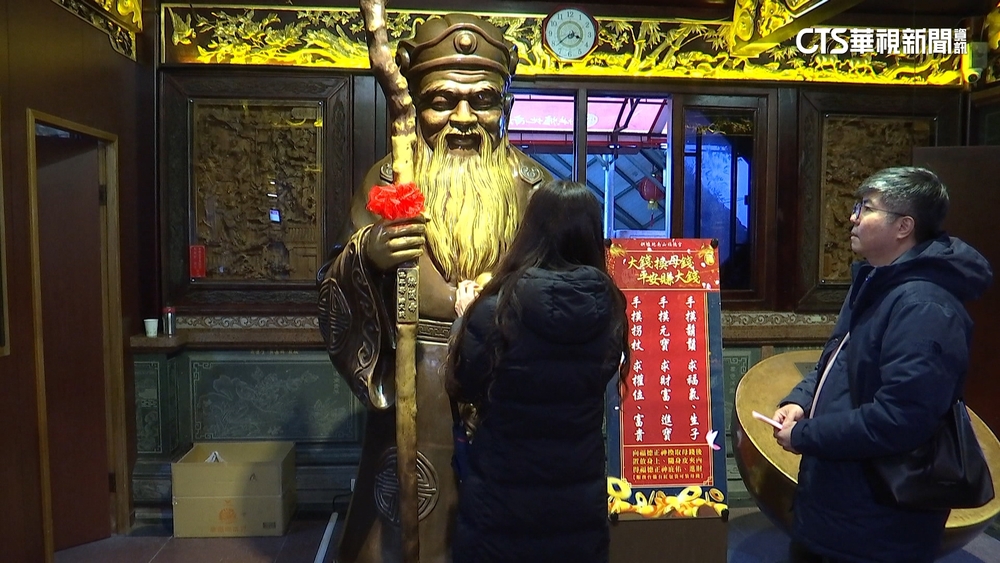 走春人氣旺！中和烘爐地夜景佳　民眾北上求財運