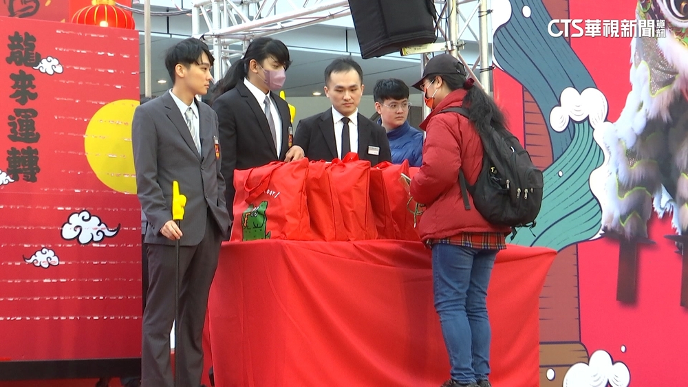 龍年初一福袋開賣！　百貨祭汽車.鑽戒.黃金吸客