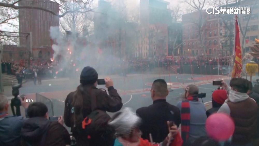 迎接龍年　香港「新春花車匯演」睽違4年再登場