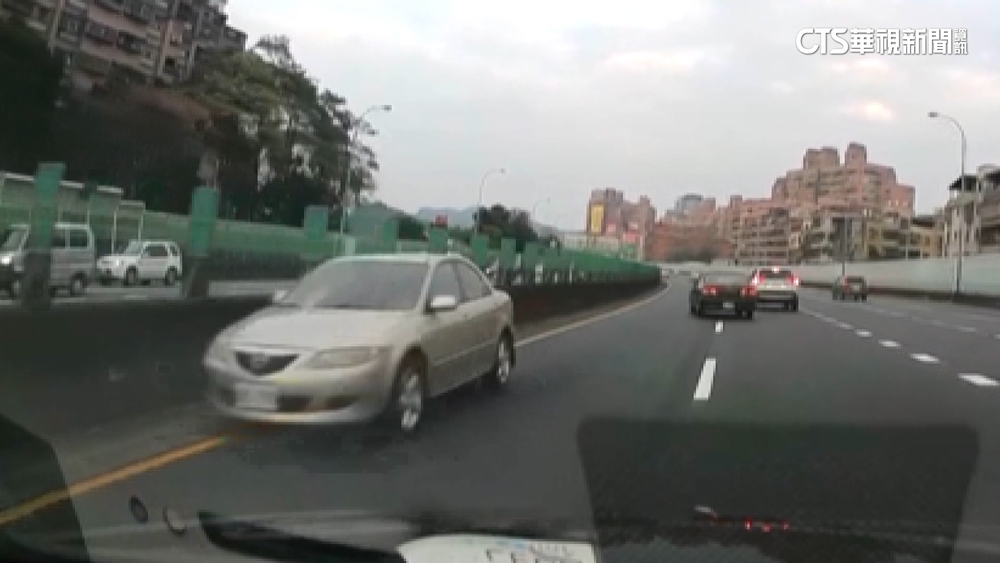 春節驚魂！國道遇逆向車險撞　駕駛餘悸猶存