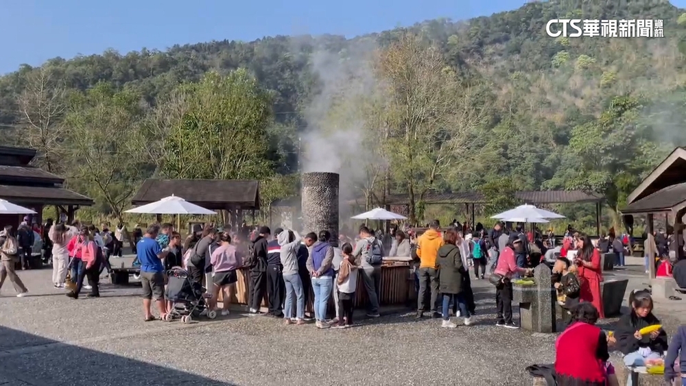 走春出遊宜花觀光強強滾　美食名店人潮爆滿