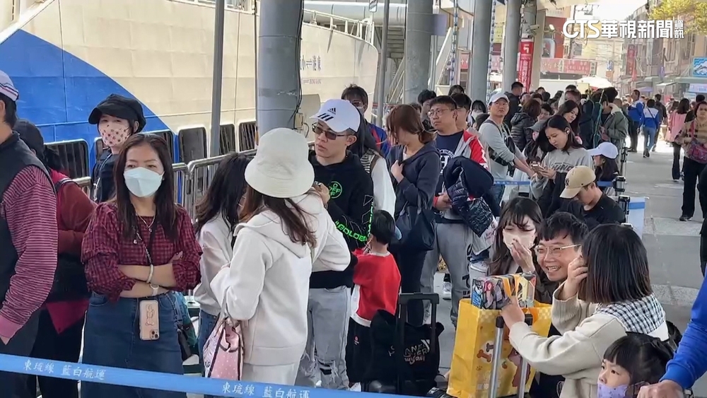 南台灣出遊潮！　小琉球加開船班.海鮮市場爆滿