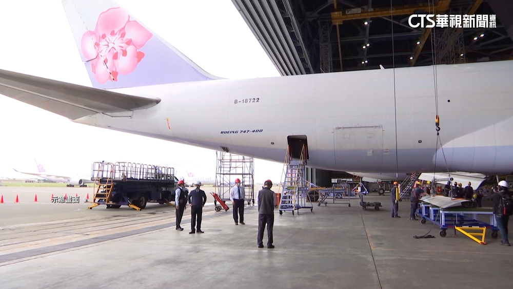 機艙「下雨」乘客敗興返國　華航：內外溫差變化致