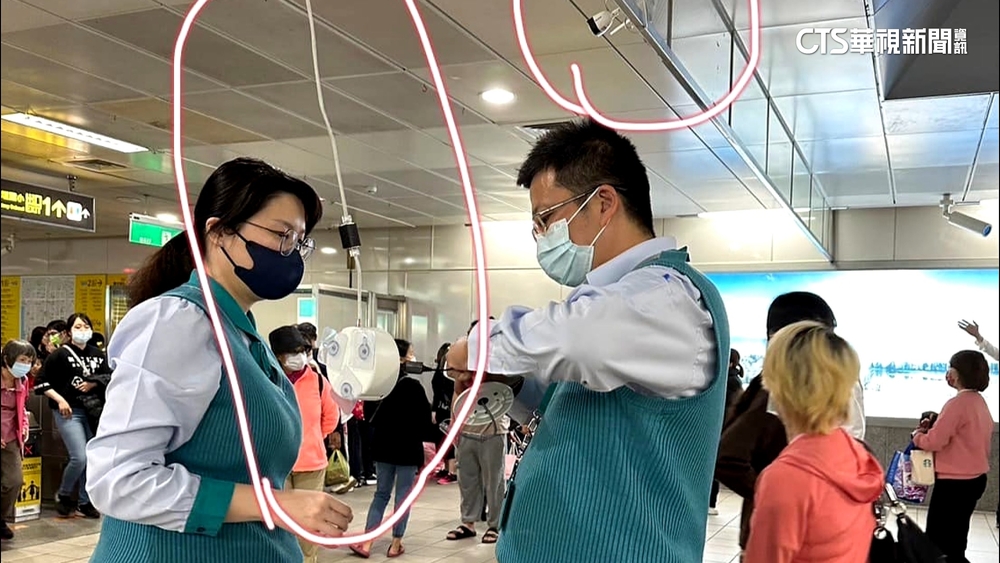 高捷「監視器」砸人！　鹽埕埔站女乘客頭部「皮肉傷」