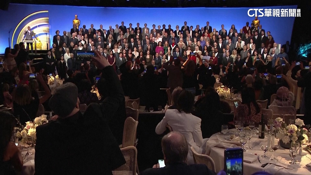 奧斯卡入圍午宴登場　眾星雲集樂合影紀念