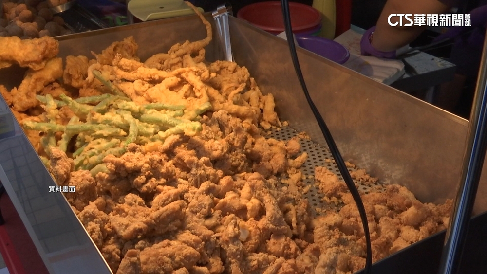 年貨大街雞腿酥一小包150元　業者：工讀生忙中有誤