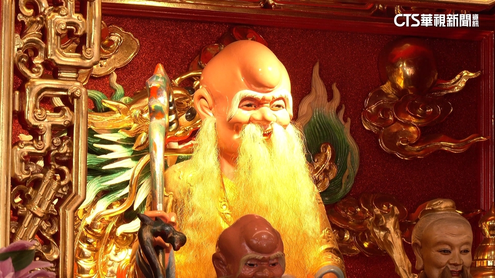 初五「遇上」情人節！　花店拚創意.超商「空運玫瑰」備戰