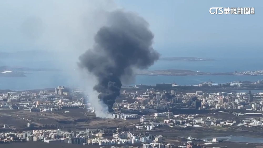 澎湖東衛水庫旁空地野火　殃及一旁倉庫半毀