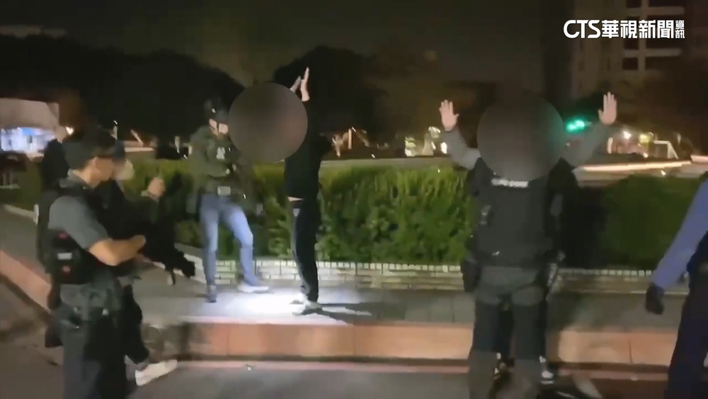 台北西門町爆槍擊案！　　萬華警1天內逮5嫌扣3槍