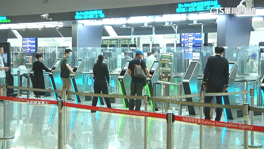 明起解除機場自願採檢措施！ 出入境免費快篩延長至3月底