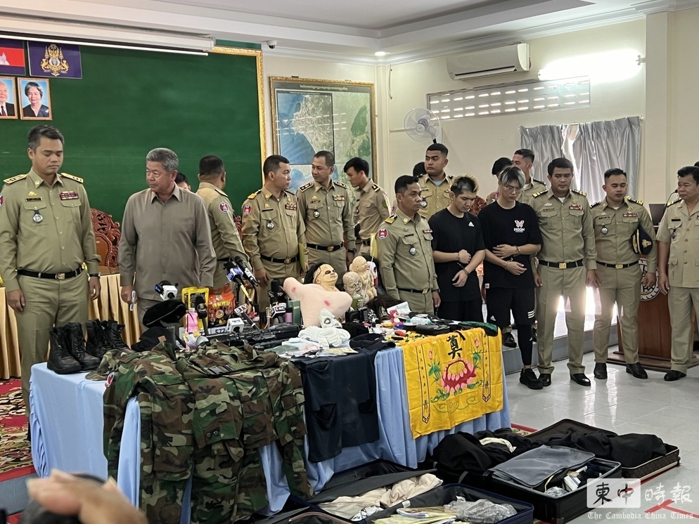 晚安小雞「道具擺滿桌」　四叉貓酸：是去柬埔寨開萬聖節派對喔