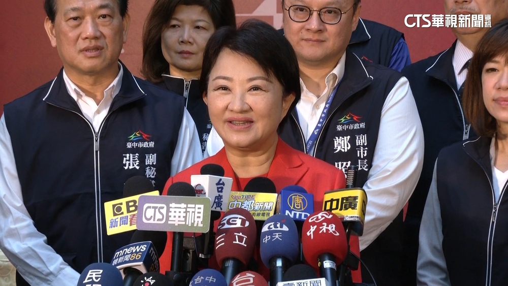 新春團拜被拱「選總統」　盧秀燕尷尬笑：不談選舉