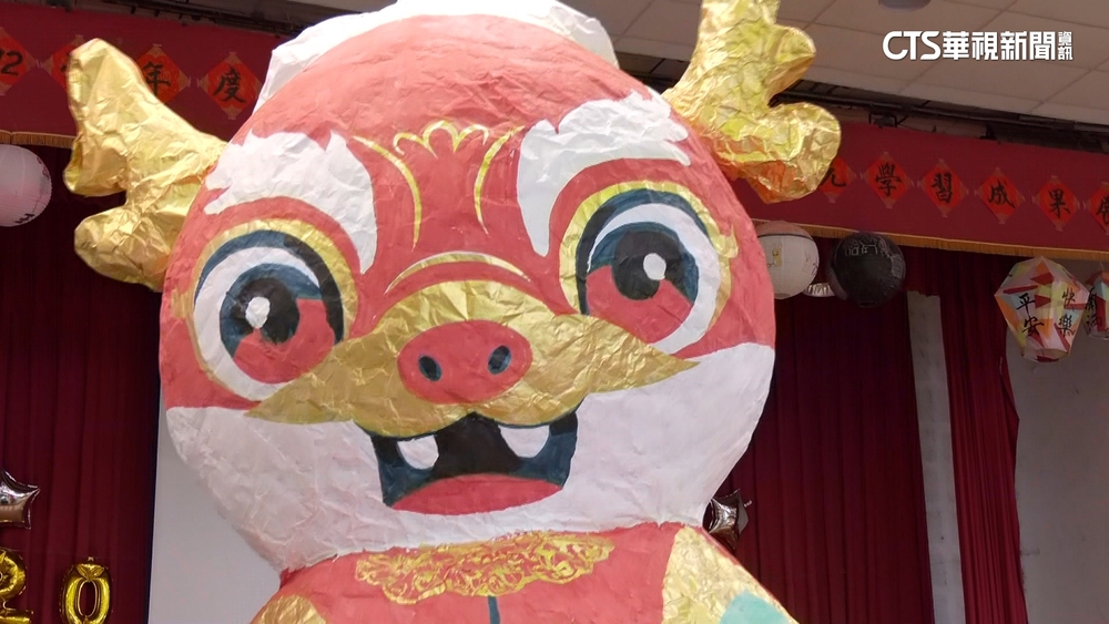 平溪天燈節主燈　龍年造型寓意「台灣世界攏厚」