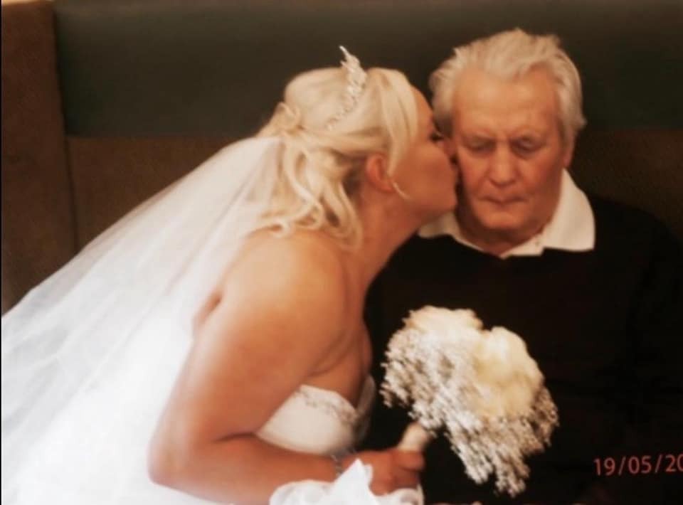 外國女子提供爺爺生前的照片。圖／翻攝自「南投人聊天室 2.0」臉書社團