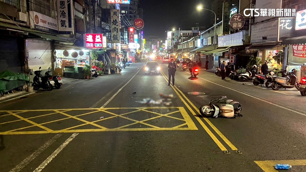 騎士快車道超車　婦跨越馬路遭撞飛喪命