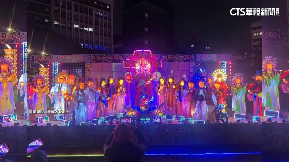 台北燈節「眾神保庇龍平安」花燈　夜晚「亮相」掀議