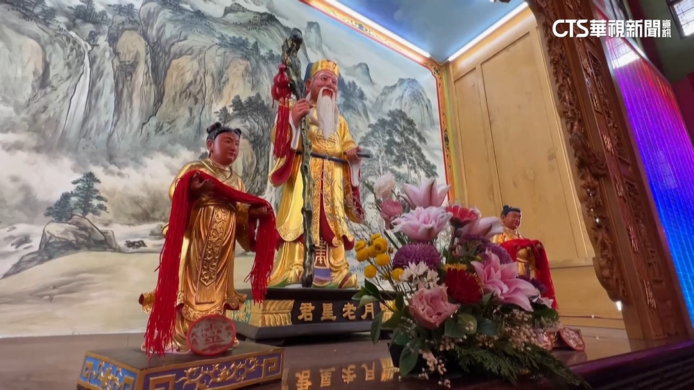 盼月老「加持」！　台南正統鹿耳門聖母廟「翻牌覓良緣」