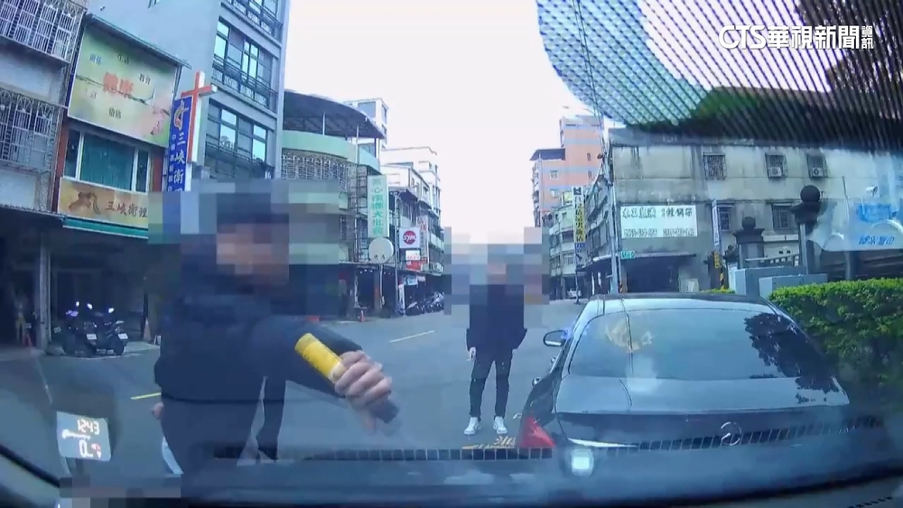 街上遇債主攔車噴辣椒水追債！　警獲報1分鐘逮人