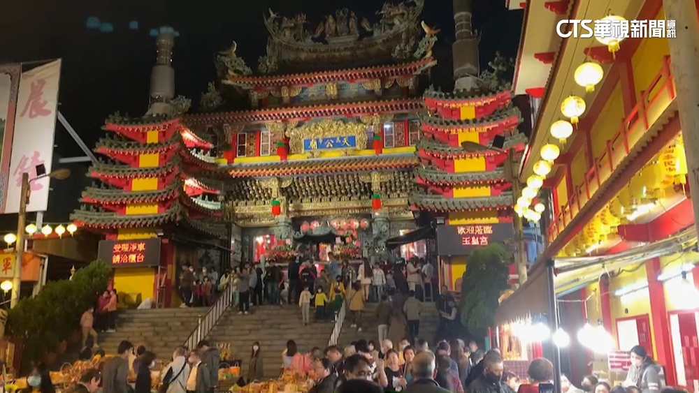 初九天公生！玉皇大帝誕辰　信眾湧進宮廟參拜祈福