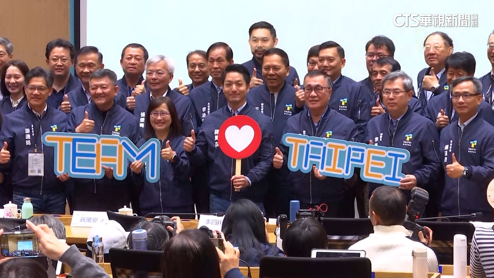 自拍「爭議花燈」　蔣：「醜水」就是「水」.化批評為邀請