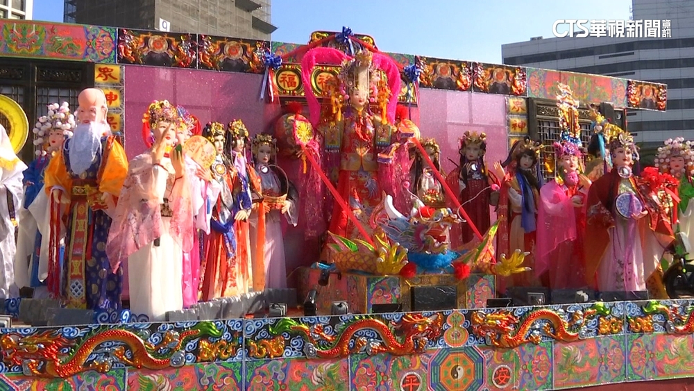 眾神花燈遭諷「華國美學」　作者：「醜美」是醜也是美