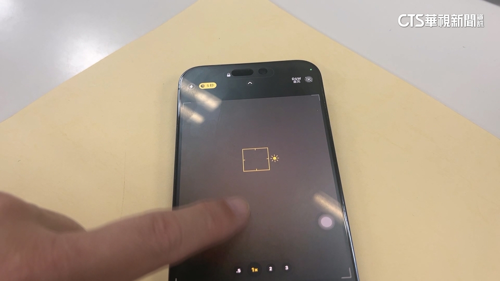 台中燈會雷射光藏危機　民眾手機錄影驚見紫斑