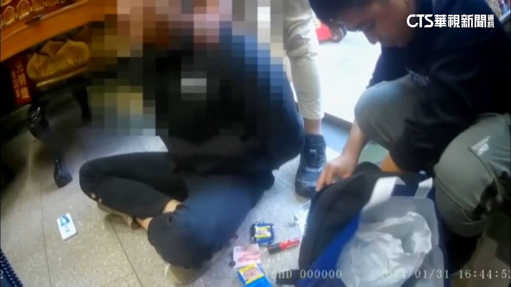 誆投資詐660萬！車手選宮廟面交　警扮香客逮人