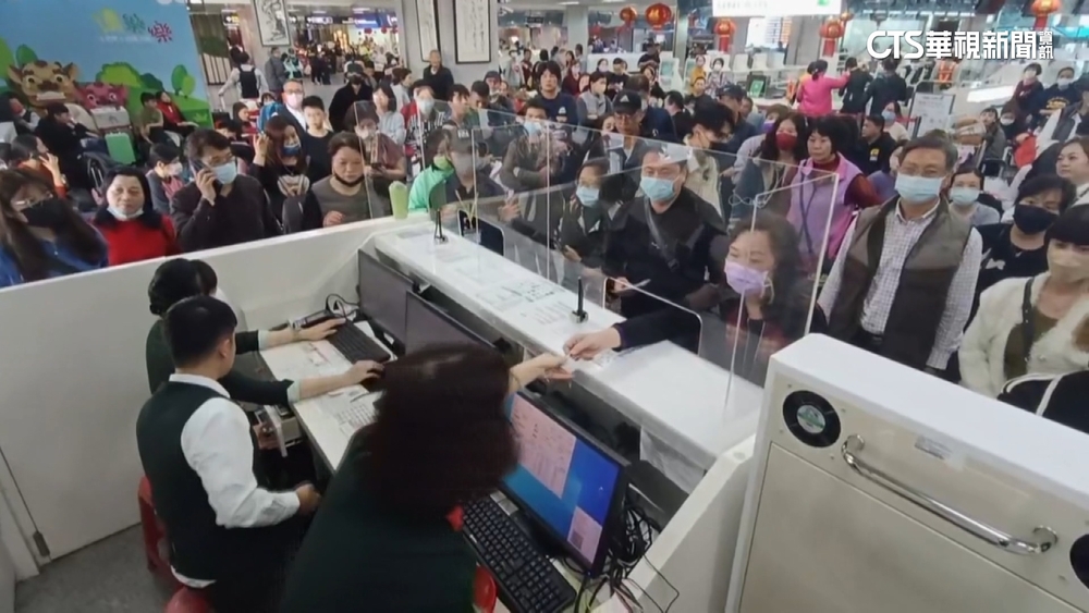 上千旅客滯金門機場2天　情緒高漲怒吼：要回家