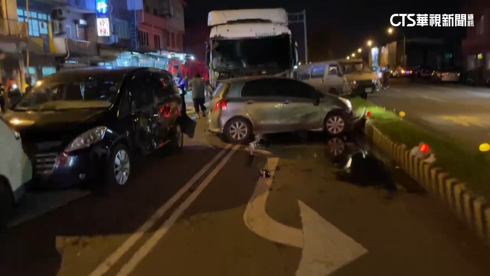 宜蘭冬山砂港11車連環撞！　16人輕重傷.10人送醫