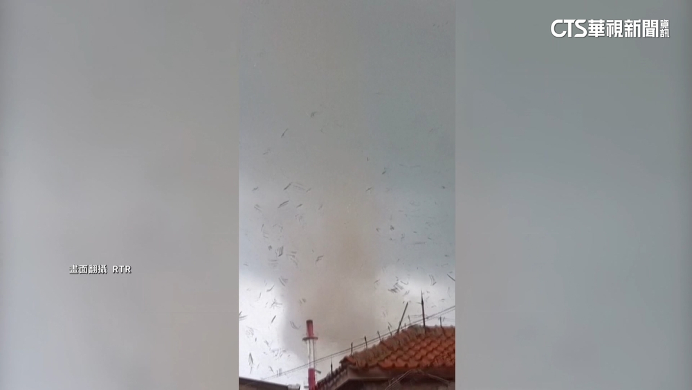 龍捲風襲印尼西爪哇　掀翻屋頂.至少33人受傷