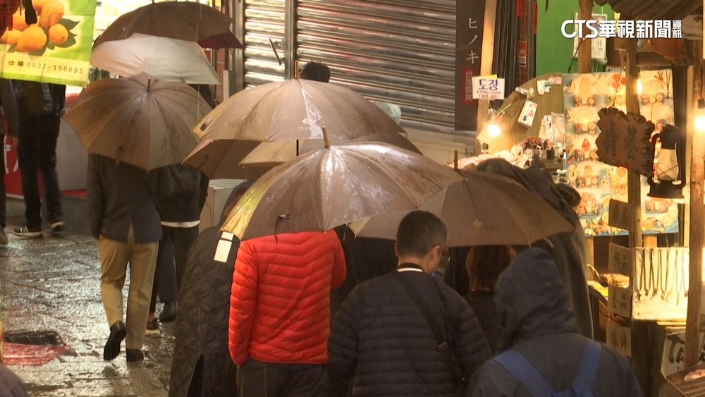 週六元宵節！九份老街湧人潮　店家增備料迎客