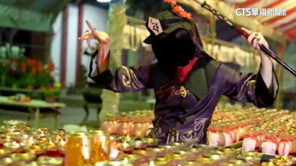 拍照PO文喊「全落榜」引發文昌廟怒火　Coser道歉