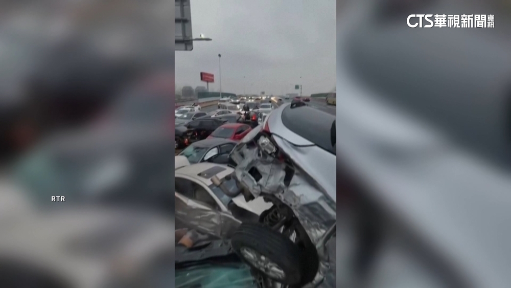中國蘇州高架路面結冰　逾百車連環撞至少9傷