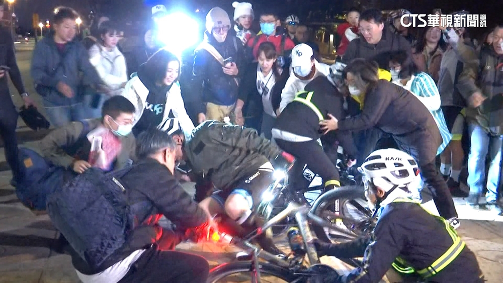 挑戰「一日北高」出師不利？　柯跌倒波及黃珊珊