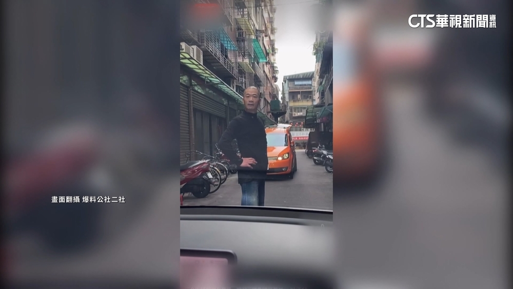搭小黃擋住車遭PO網　男歉：母坐輪椅不方便