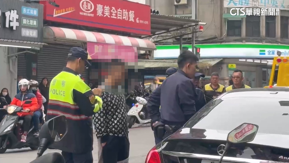 疑撿手機暴衝撞死女外送員　闖禍駕駛事不關己？