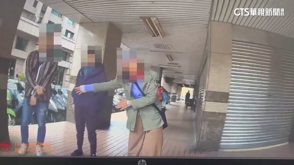 路人站騎樓玩寶可夢遭驅趕　婦堅持：不能逗留
