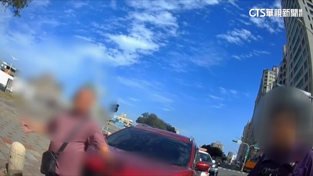 拒簽舉發單遭「6警包圍」！　律師批執法過當　警：合法