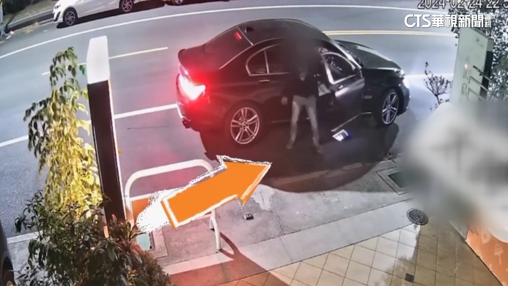 離譜駕駛！　移拒馬停私人車位　恐觸侵入住宅罪