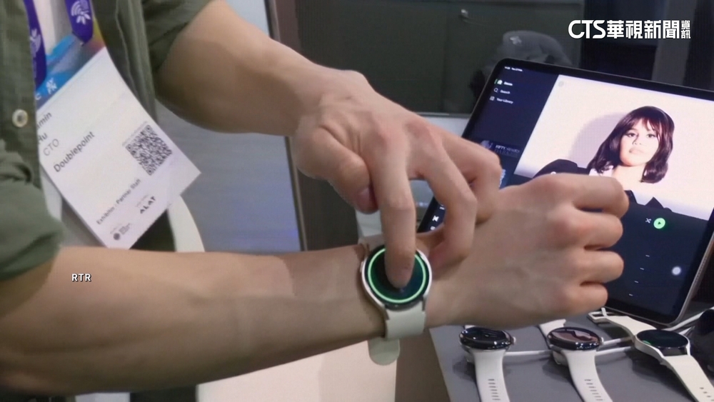 MWC亮點！　超小型AI手機.新創APP「手指變滑鼠」