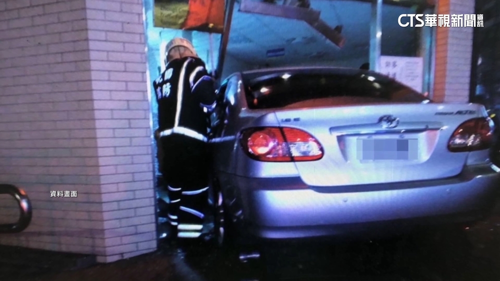 警局值班台遭撞無防護？　警政署：將防撞設計納考量