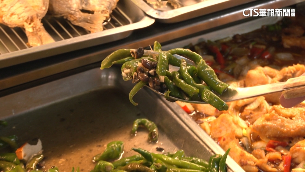 「青龍辣椒含小魚乾」算一道菜　自助餐算法惹議