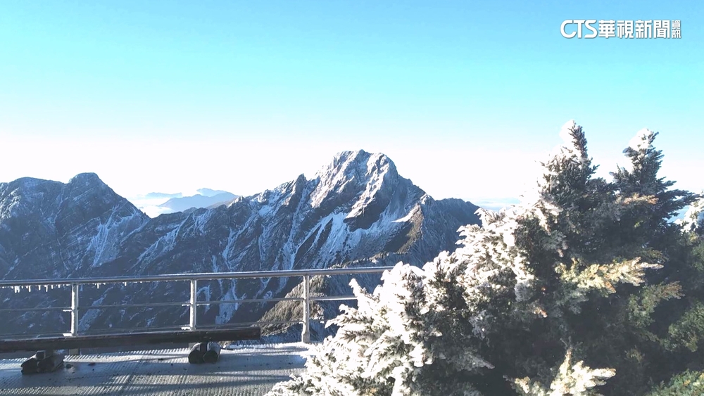 玉山3月雪！今早銀白美景曝　氣象署：積雪約1公分