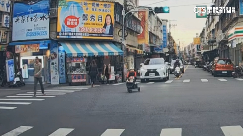 媽忘買東西「獨留嬰兒車擋路中」　最高恐罰2400！