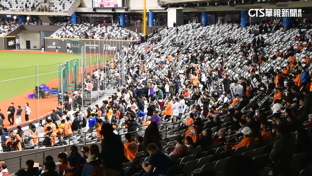 交流賽DAY2！　大巨蛋改善動線　球迷：有感但仍不便