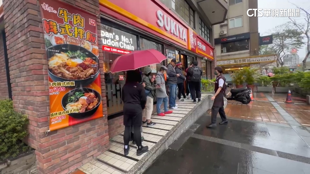 巨人隊交流賽吸金潮　大巨蛋周邊餐飲座無虛席