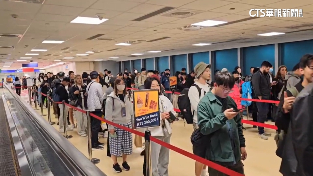 桃機大塞機　旅客等4小時飛日遇宵禁航班取消