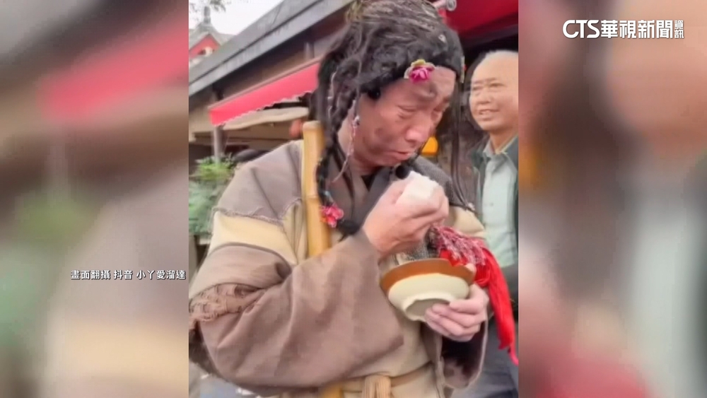 清明上河園「乞丐」被餵胖？　演員：是衣服厚！