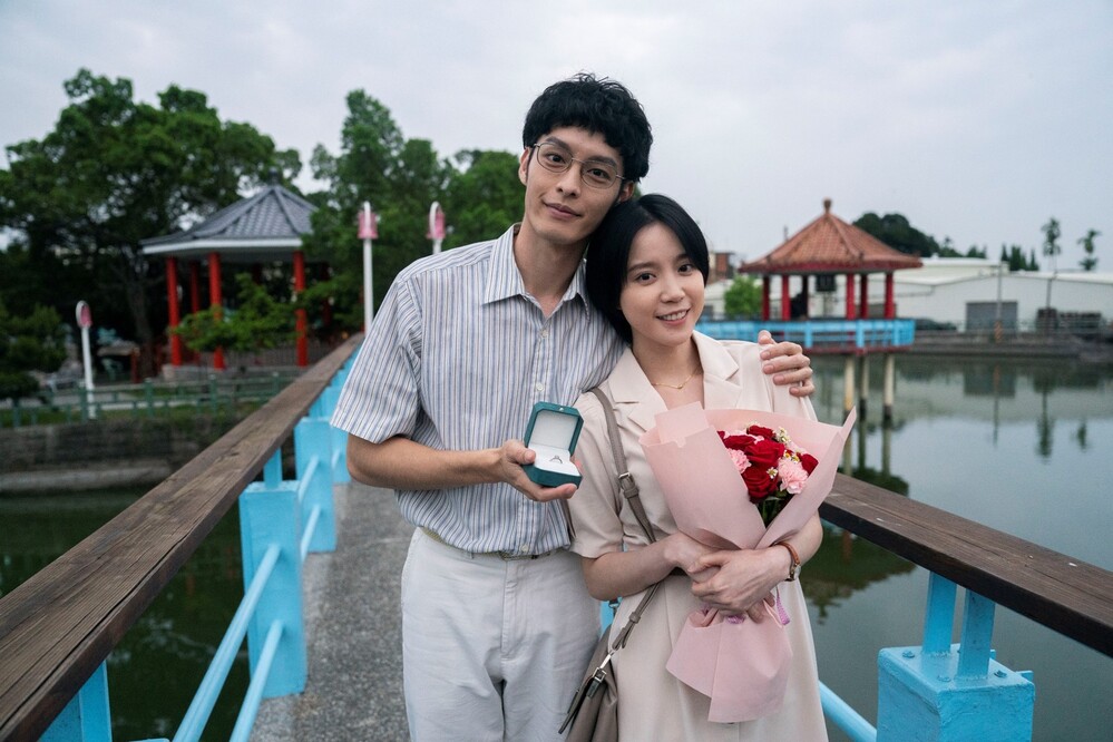 黃冠智軍事化訓練神助攻 曹佑寧求婚練習膝蓋跪到黑